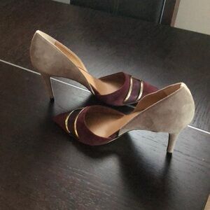 Beige with burgundy shoes